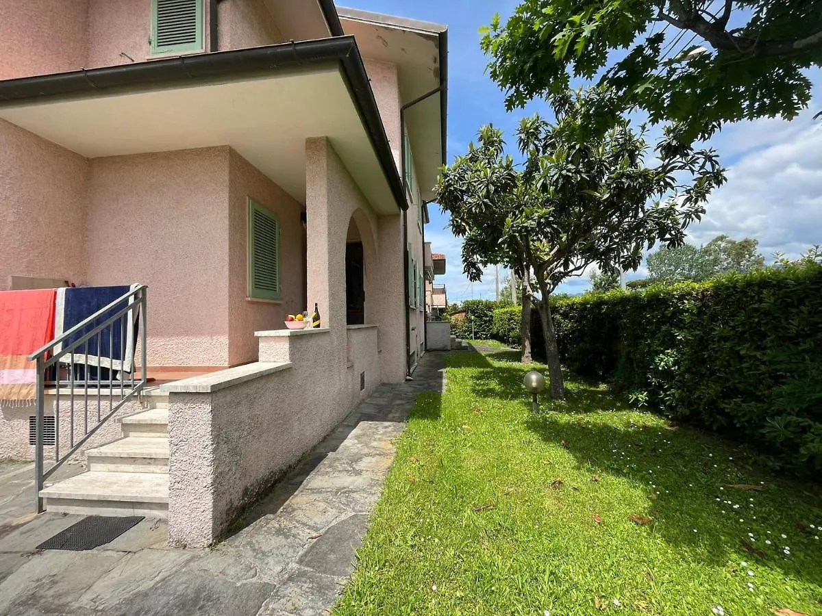 Great Private Villa For Family Beach Holidays And Cultural Outings Near Forte Dei Marmi Recommended Marina di Pietrasanta