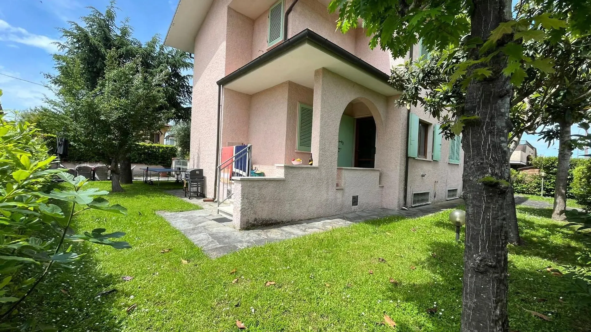 Great Private Villa For Family Beach Holidays And Cultural Outings Near Forte Dei Marmi Recommended Marina di Pietrasanta Italy