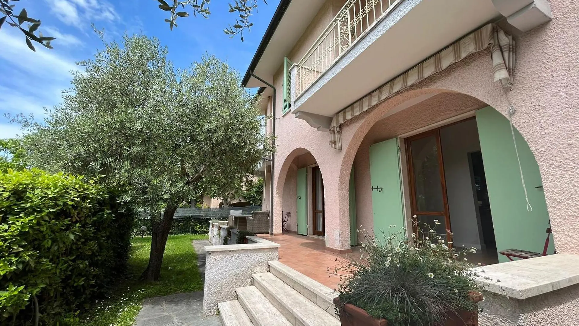 Great Private Villa For Family Beach Holidays And Cultural Outings Near Forte Dei Marmi Recommended Marina di Pietrasanta Italy