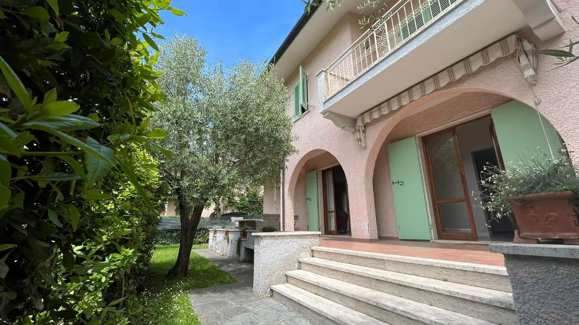 Great Private Villa For Family Beach Holidays And Cultural Outings Near Forte Dei Marmi Recommended Marina di Pietrasanta