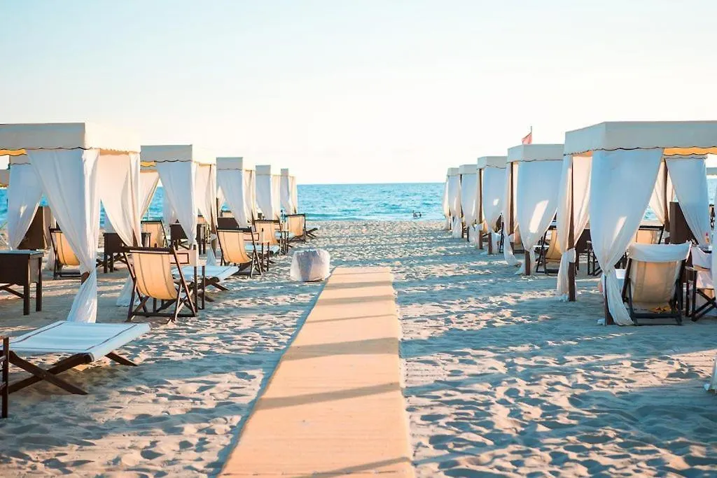 Great Private Villa For Family Beach Holidays And Cultural Outings Near Forte Dei Marmi Recommended Marina di Pietrasanta 0*,  Italy
